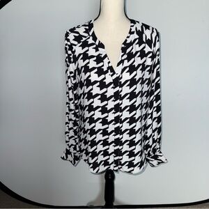 White House Black Market Houndstooth Long Sleeve Blouse Size Medium Polyester